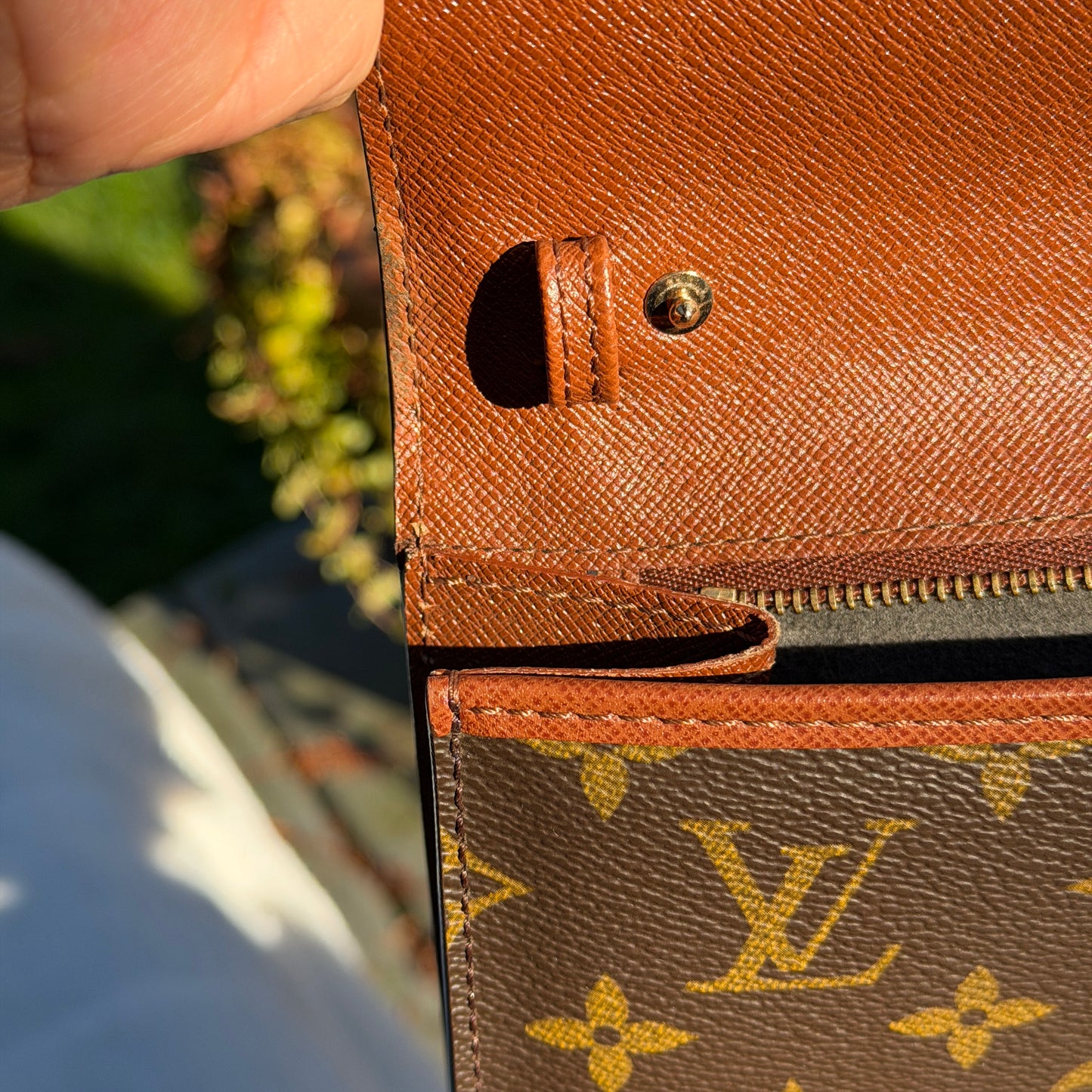 Louis Vuitton Pochette Bordeaux
