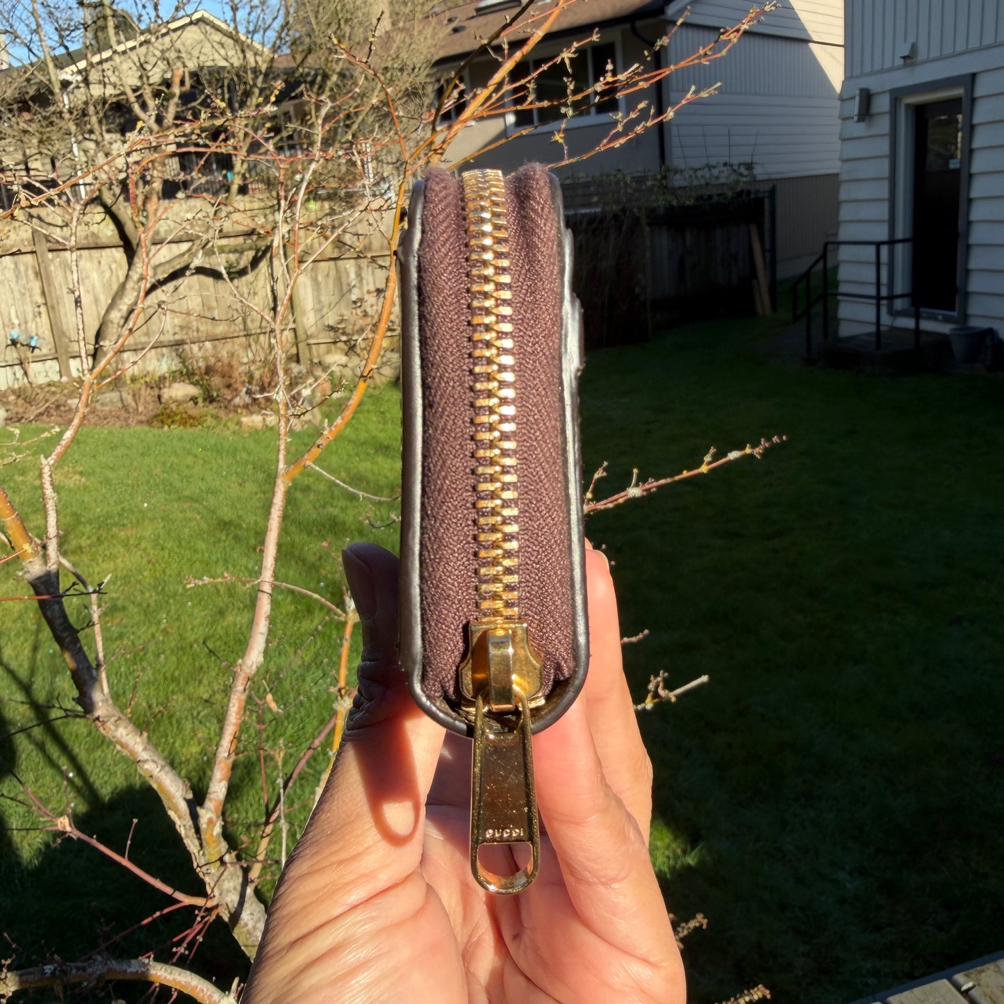 Gucci zippy wallet