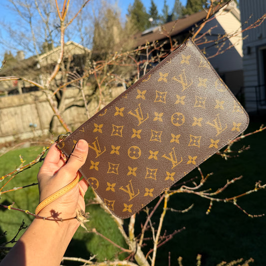 Louis Vuitton neverfull pouch