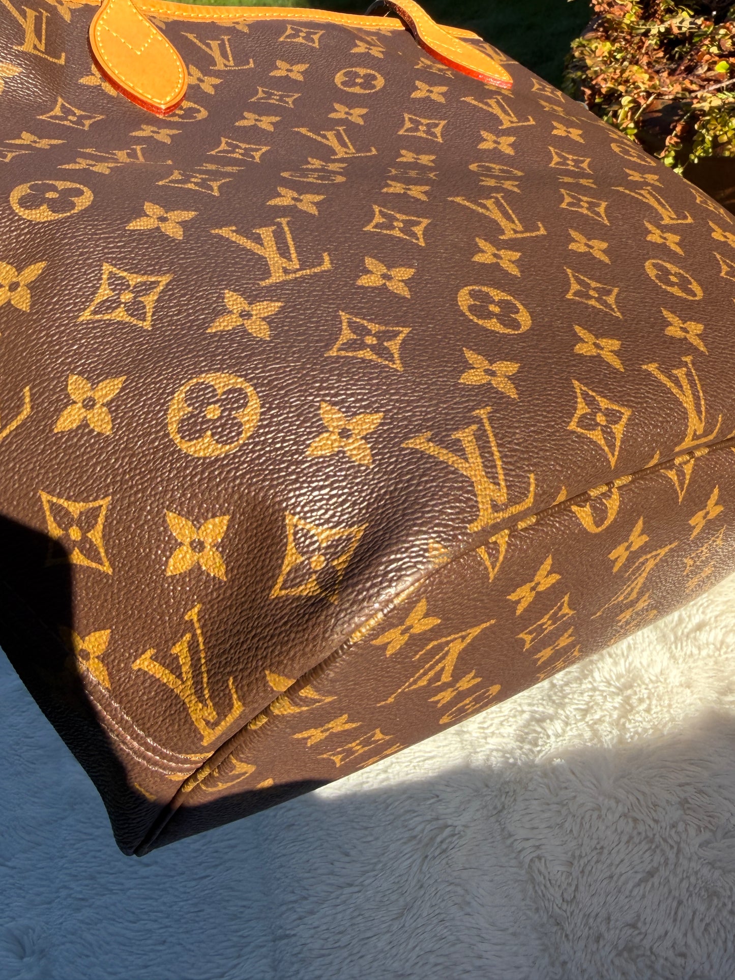 Louis Vuitton Neverfull MM with Pouch