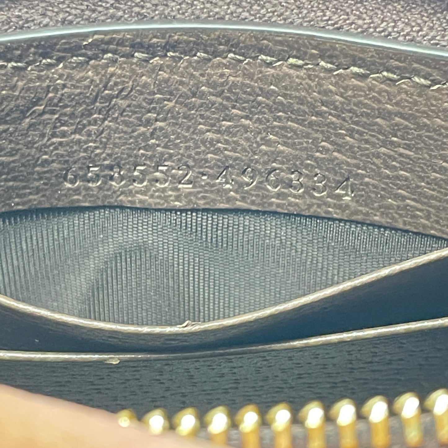 Gucci zippy wallet