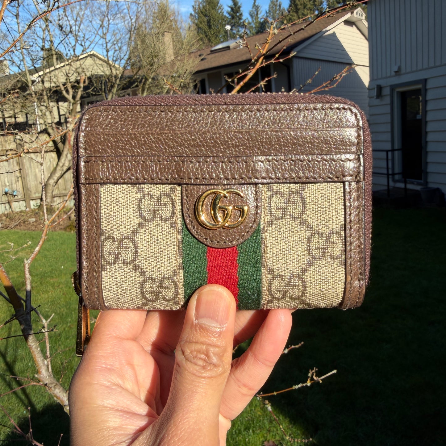 Gucci zippy wallet