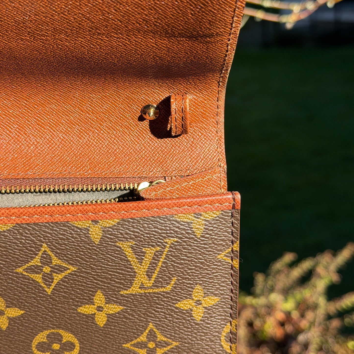 Louis Vuitton Pochette Bordeaux