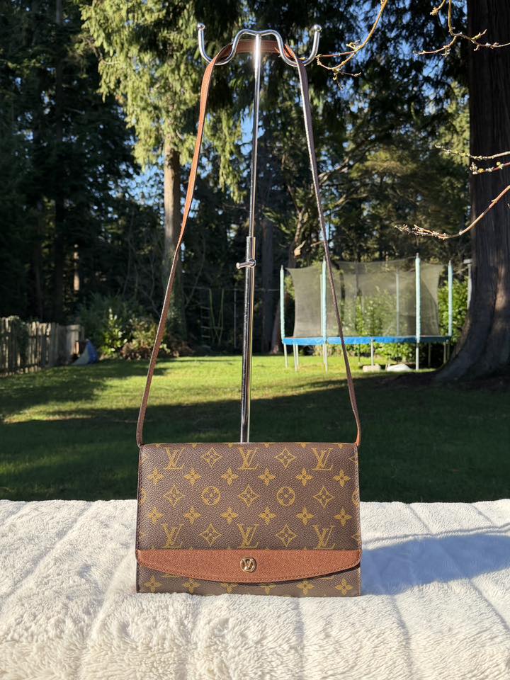 Louis Vuitton Pochette Bordeaux