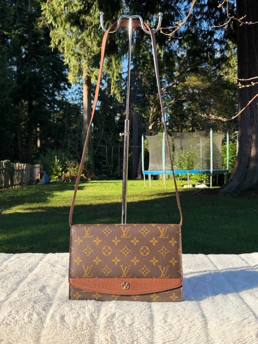 Louis Vuitton Pochette Bordeaux
